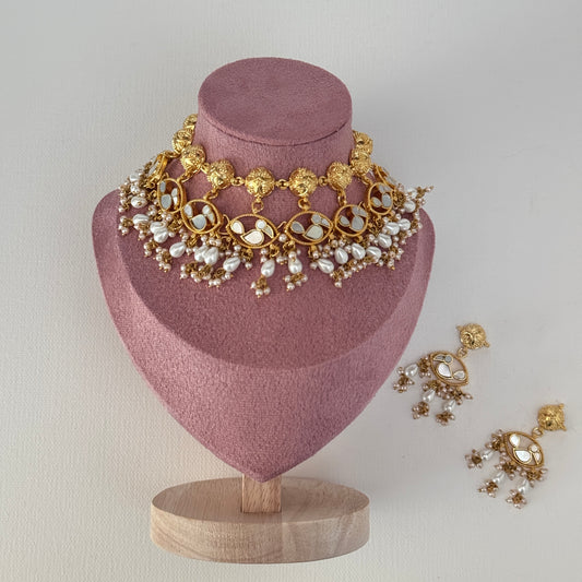 The Ishani Mirrorlight Set - full necklace display with mirror details