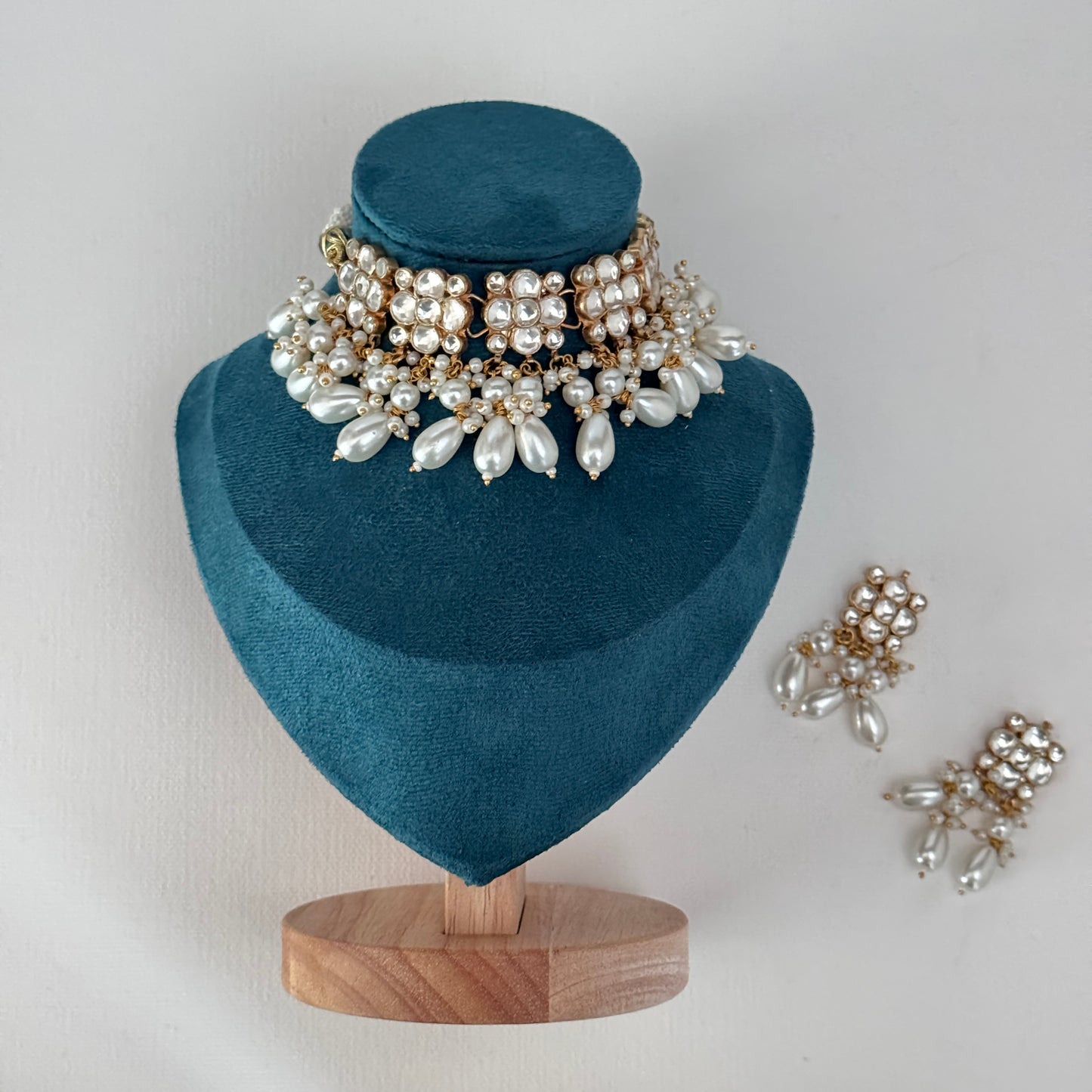 The Ishara Pearl Choker Set - elegant pearl choker necklace