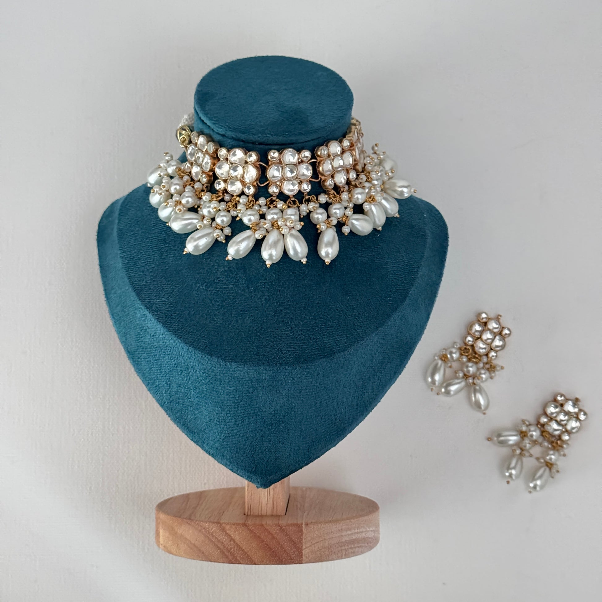 The Ishara Pearl Choker Set - elegant pearl choker necklace